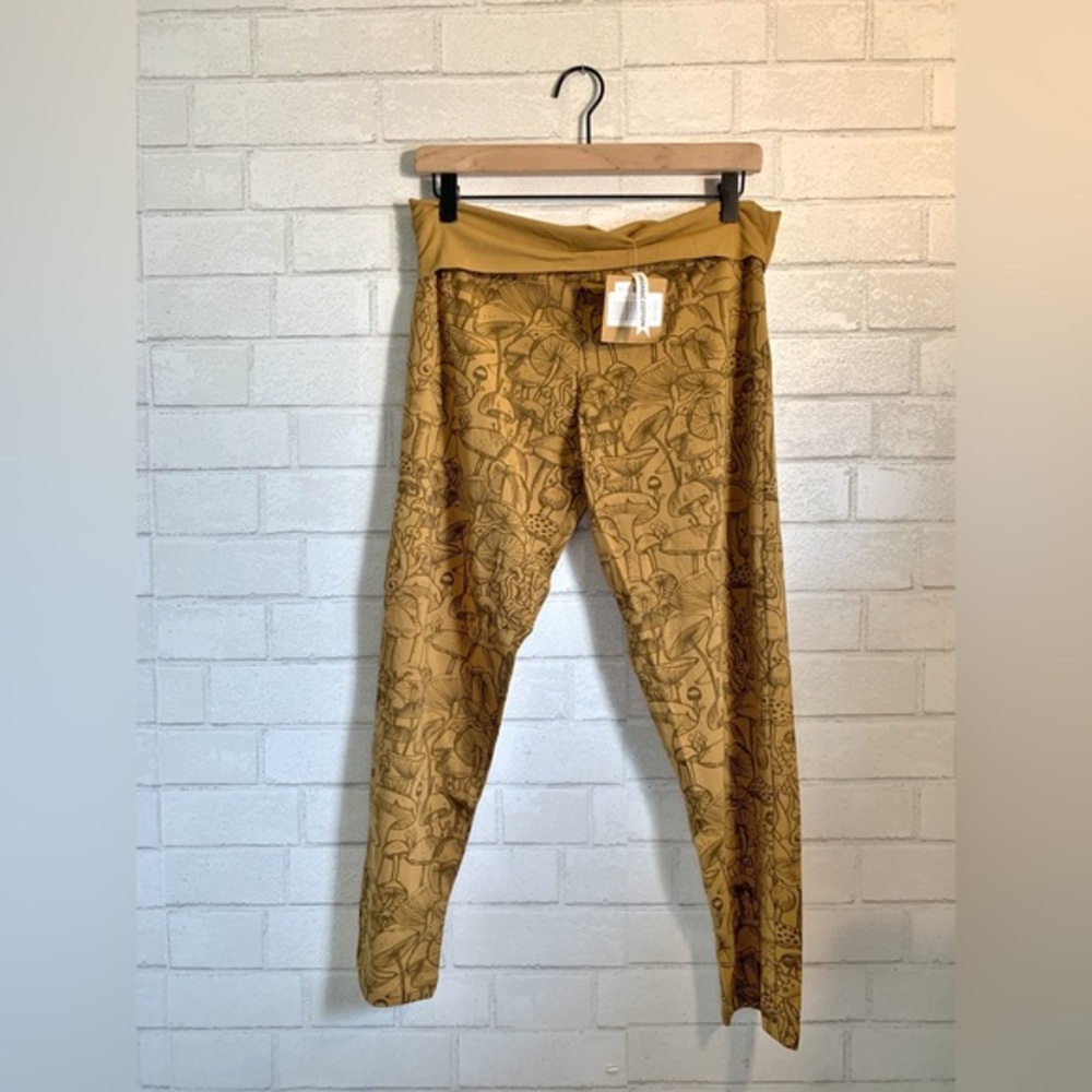 New Women’s Brown Mustard Organic Cotton Stretchy Mushroom 🍄‍🟫 Print Leggings